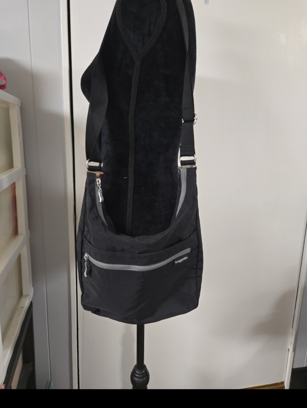 Baggallini Black Nylon Crossbody Shoulder Bag like new